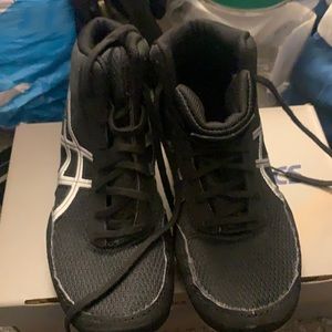 Wrestling shoes ( black & gray ) worn once